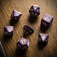 qworkshop-kosci-rpg-klasyczne-lawendowo-biale-7-zawartosc2.jpg